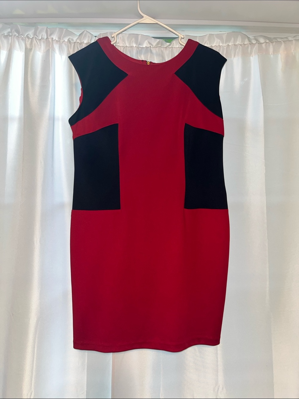 R&M Richards Red and Black Colorblock Mini Sheath Dress